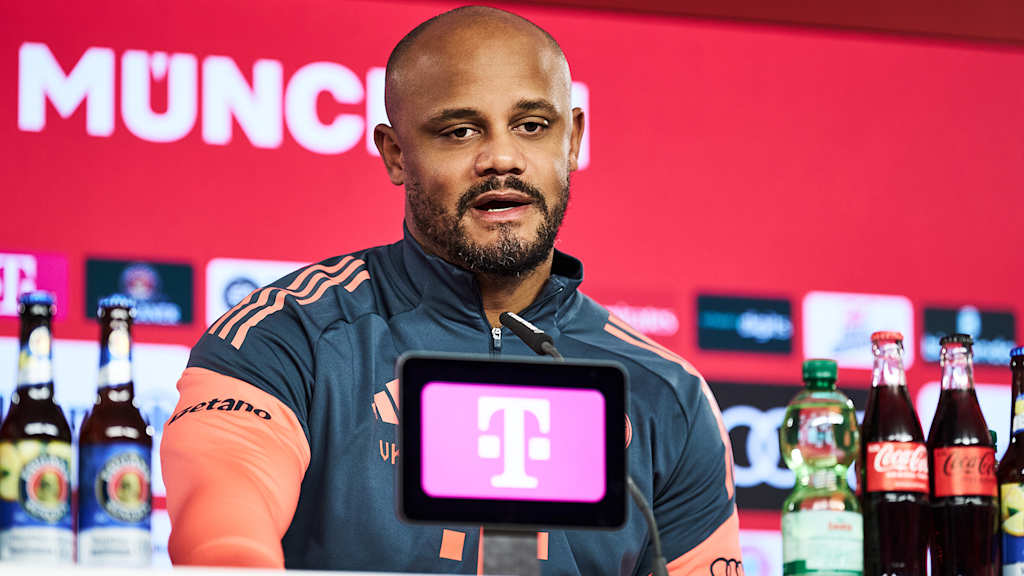 Vincent Kompany im Pressetalk des FC Bayern