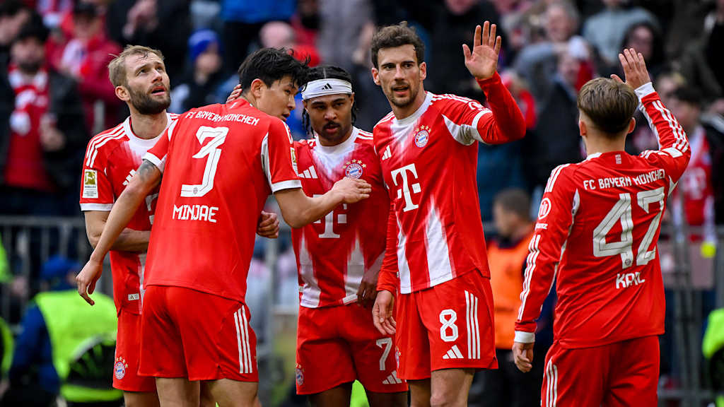 Spieler des FC Bayern bejubeln ein Tor im Spiel gegen Union Berlin.