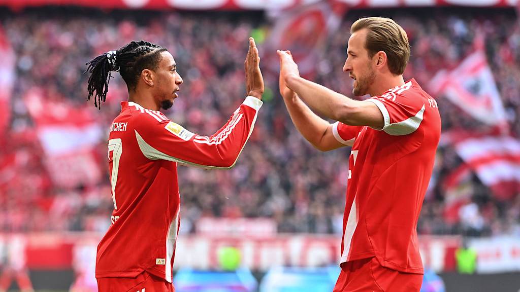 Michael Olise schlägt mit Harry Kane ein