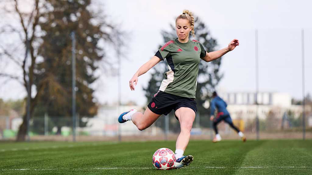 Giulia Gwinn im Training der FC Bayern Frauen.