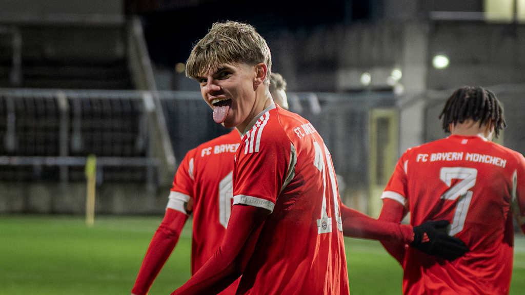 Guido Della Rovere streckt die Zunge bei einem Torjubel heraus.