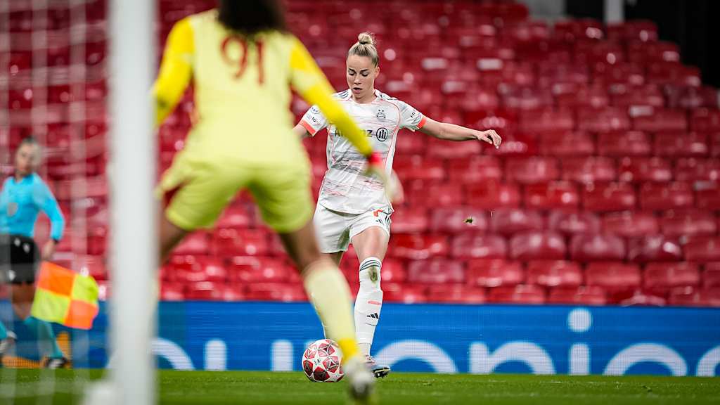 Giulia Gwinn im Einsatz gegen Manchester United.