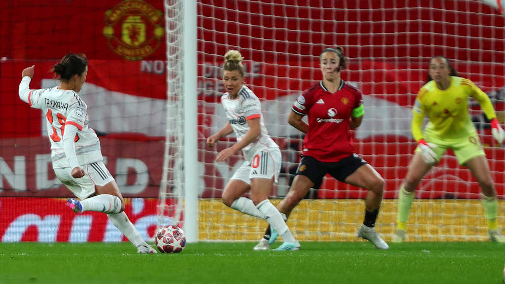 Momoko Tanikawa trifft zum Sieg gegen Manchester United.
