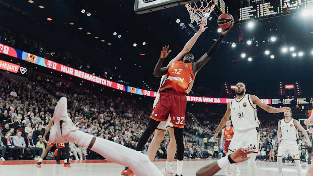 Wenyen Gabriel Layup