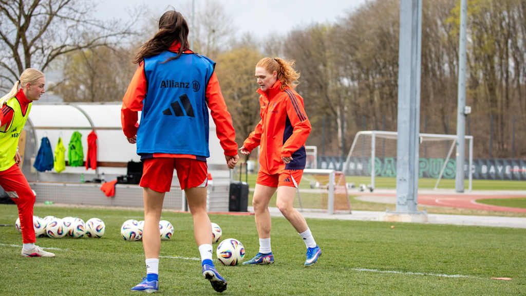 Stine Ballisager während einer Trainingseinheit der FC Bayern Frauen.