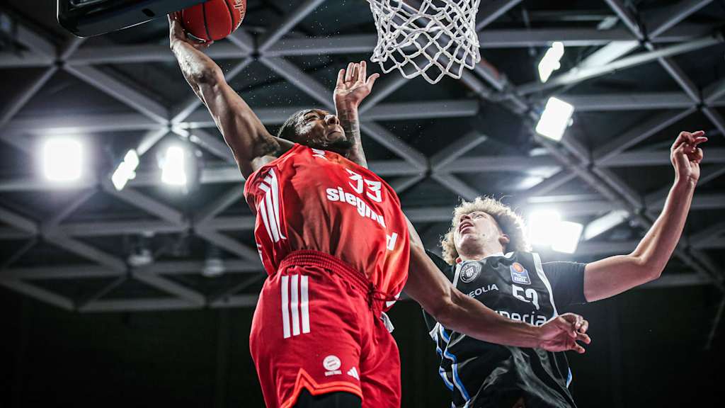 David McCormack Dunk