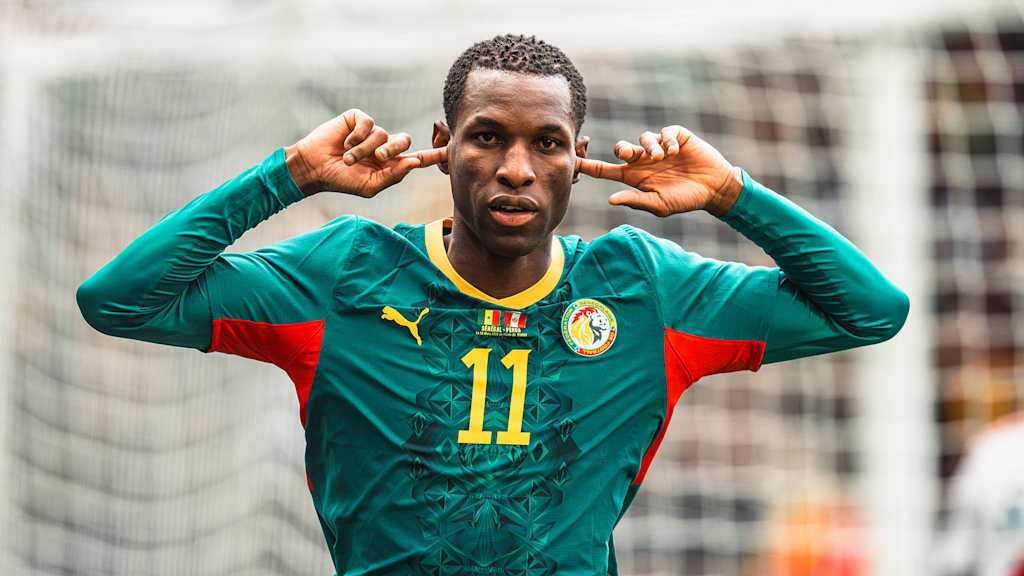 Nicolas Jackson bejubelt ein Tor im Spiel zwischen Senegal und Peru.