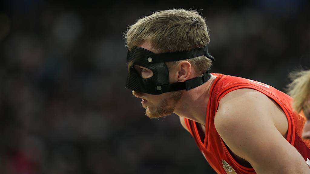 Niels Giffey spielte mit Maske