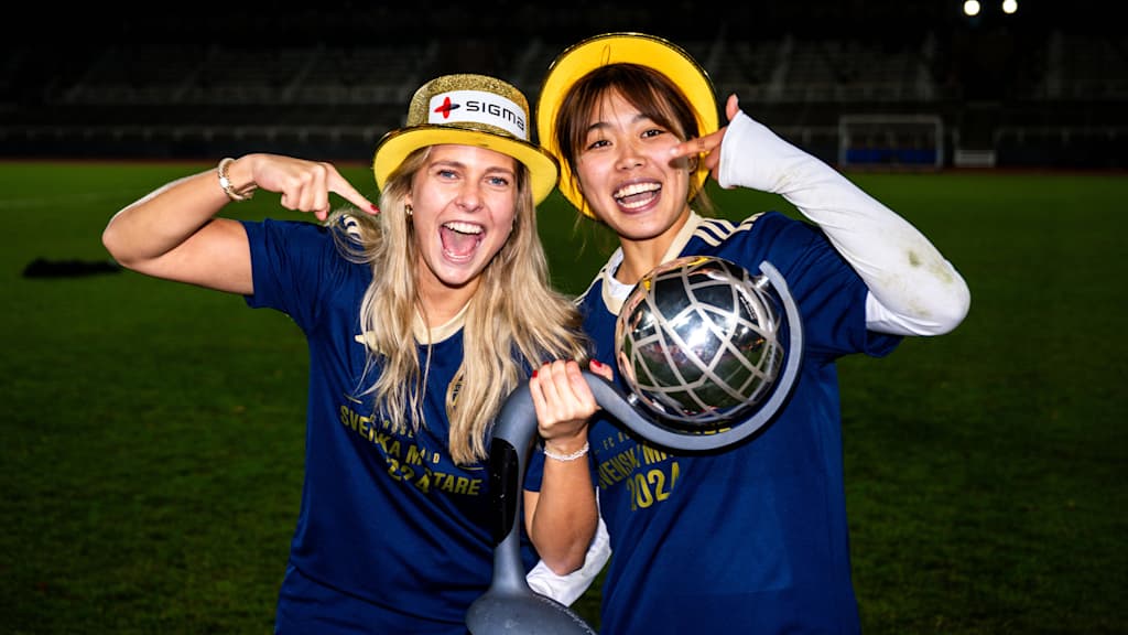 Momoko Tanikawa bejubelt den Triumph in der schwedischen Damallsvenskan.