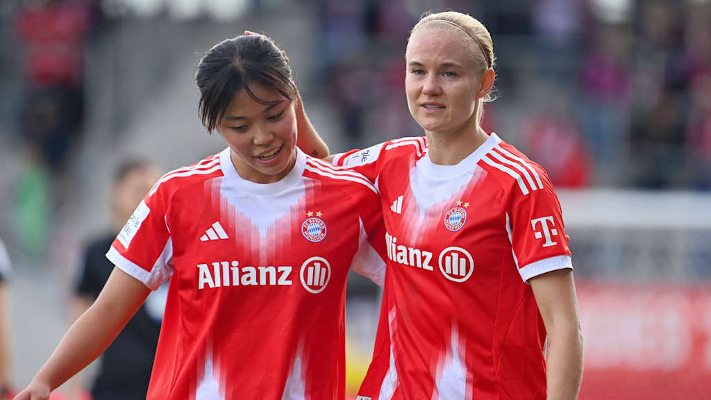 Momoko Tanikawa und Pernille Harder gemeinsam im Einsatz für die FC Bayern Frauen.
