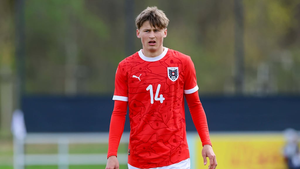 Magnus Dalpiaz schaut nach links.