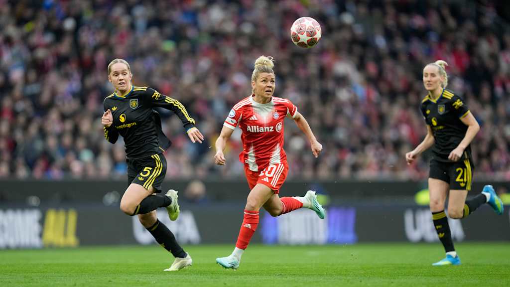 Linda Dallmann im Duell gegen Manchester United.