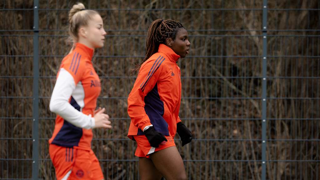 Edna Imade während einer Trainingseinheit der FC Bayern Frauen.