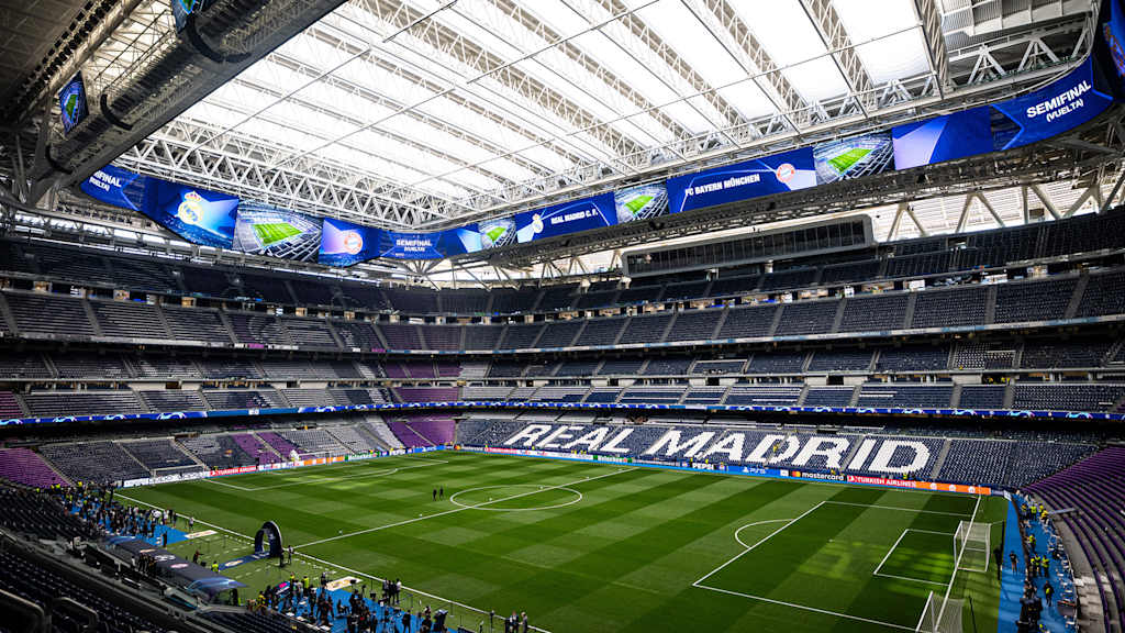 Der Blick auf den Rasen des Bernabeu-Stadions in Madrid