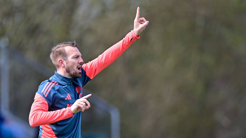 Jérôme Reisacher am Spielfeldrand.