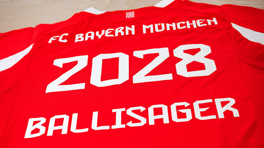 Das Trikot von Stine Ballisager mit der neuen Vertragslaufzeit bis 2028.