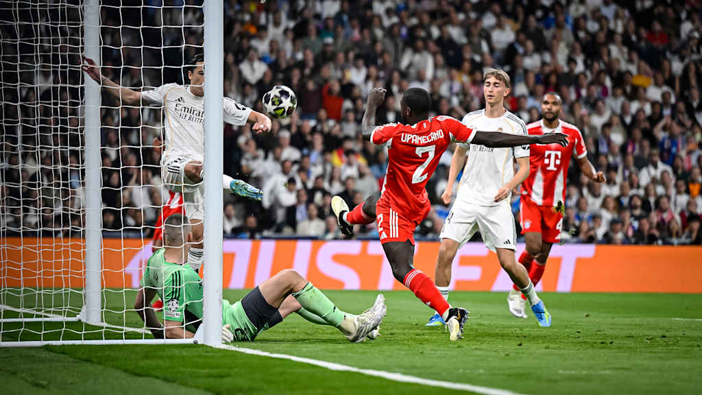 Dayot Upamecano mit der Chance zur Führung während des Viertelfinal-Hinspiels des FC Bayern bei Real Madrid