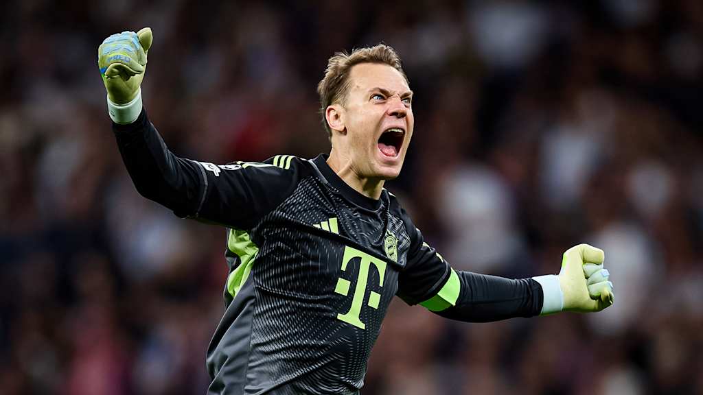 Manuel Neuer jubelt während des Viertelfinal-Hinspiels des FC Bayern bei Real Madrid