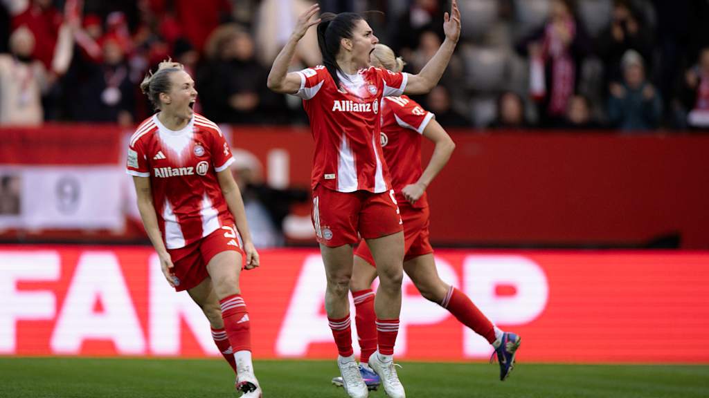 Jovana Damnjanović auf dem Fußballplatz