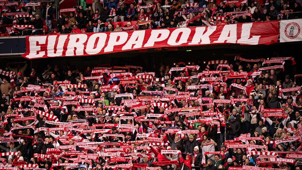 Die Südkurve vor dem Duell der FCB-Frauen vs. Manchester United.