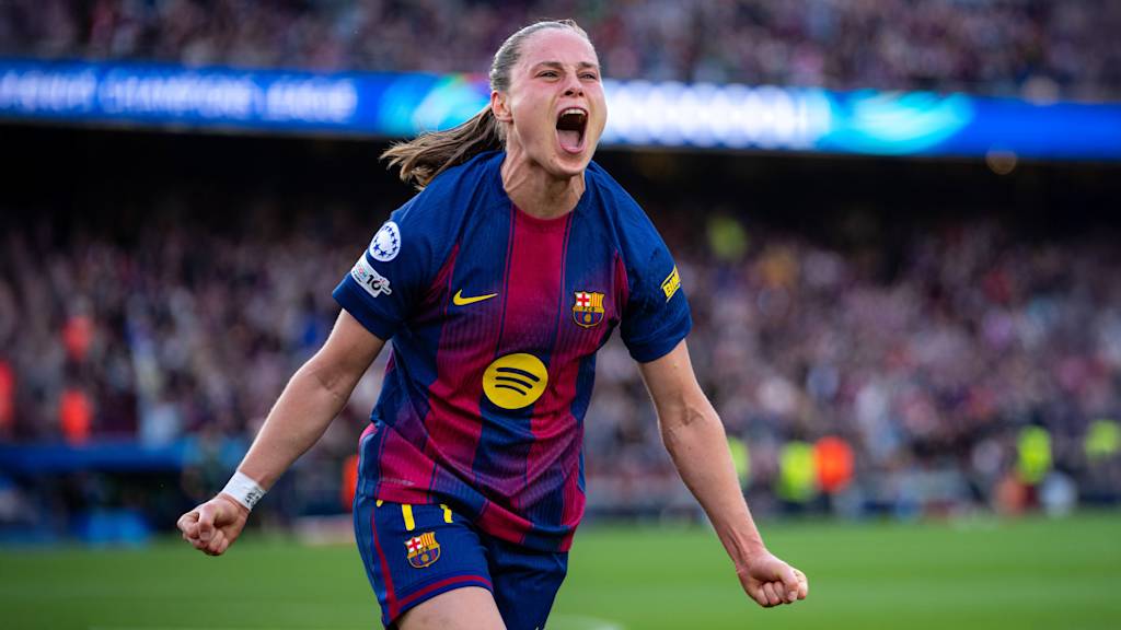 Ewa Pajor jubelt nach ihrem Torerfolg.