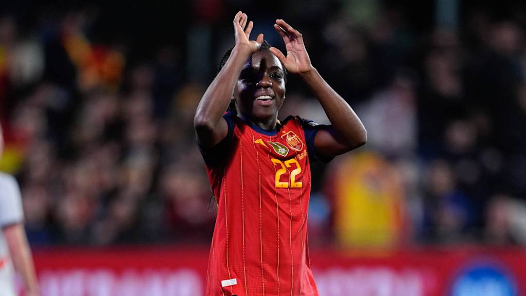 Edna Imade bejubelt ein Tor für Spanien.