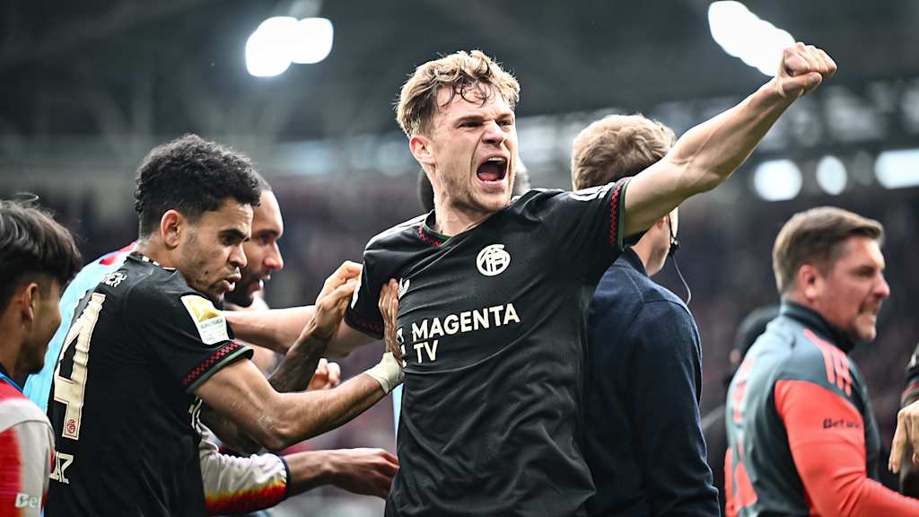 Joshua Kimmich schreit vor Freude während des Gastspiels des FC Bayern in der Bundesliga beim SC Freiburg