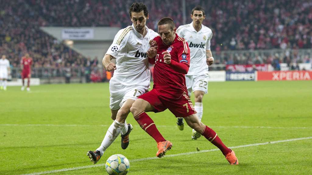 Franck Ribéry in a tussle with Real Madrid's Arbeloa.