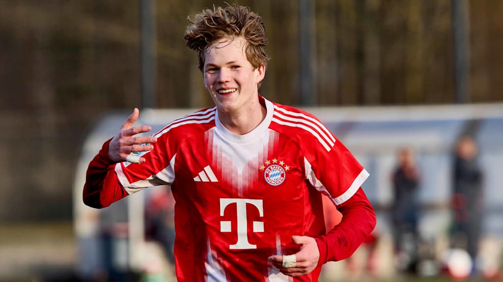 Philipp von Taube bejubelt einen Treffer.