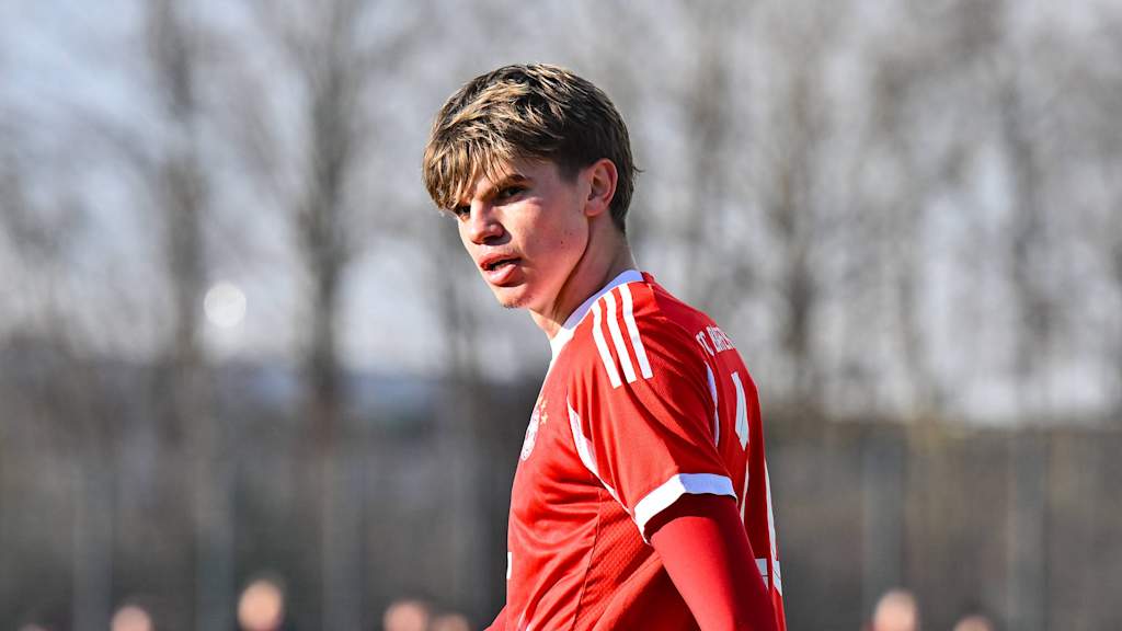 Guido Della Rovere schaut nach links.