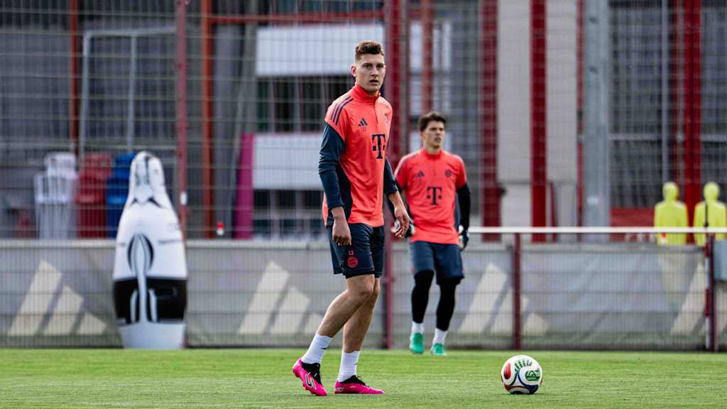 David Heindl führt den Ball am Fuß.