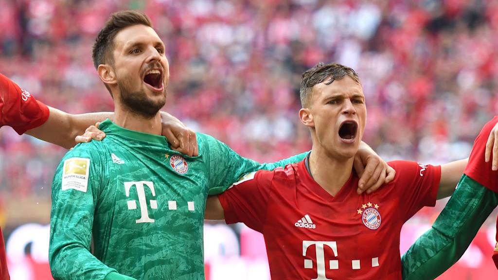 Sven Ulreich und Joshua Kimmich jubeln gemeinsam nach einem Titelgewinn mit dem FC Bayern