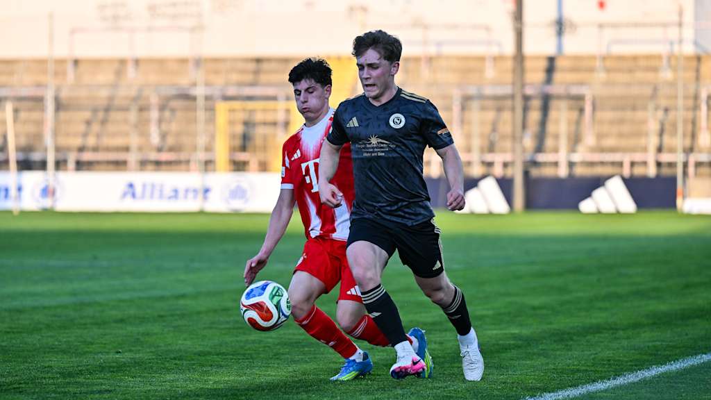 Deniz Ofli im Zweikampf um den Ball.