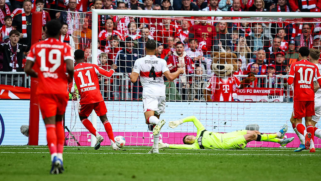 Nicolas Jackson trifft zum 2:1 während des Bundesliga-Heimspiels des FC Bayern gegen den VfB Stuttgart