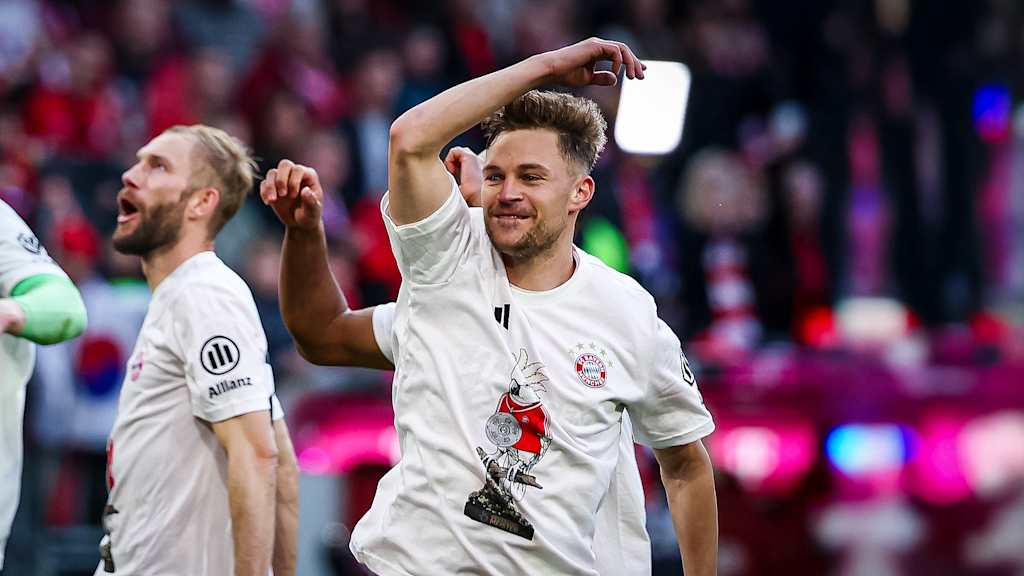 Joshua Kimmich bejubelt die Deutsche Meisterschaft nach dem Heimsieg gegen den VfB Stuttgart