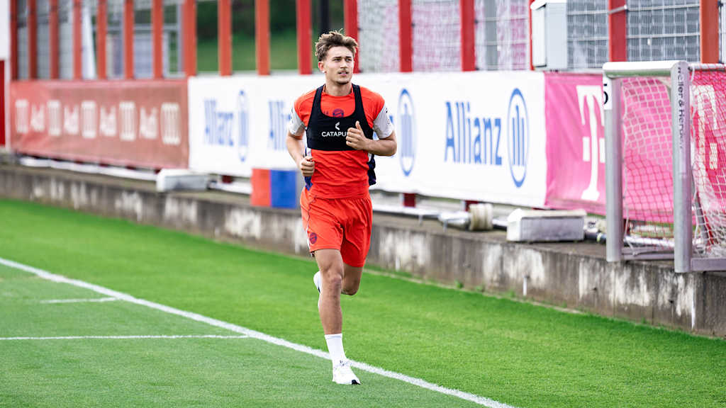 Tom Bischof im Lauftraining auf dem Gelände des FC Bayern