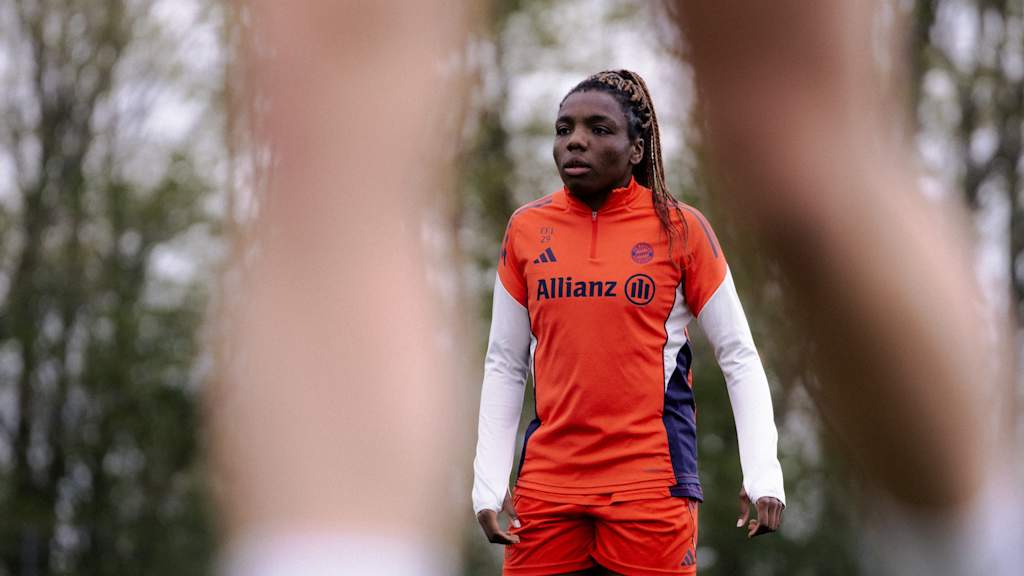 Edna Imade während einer Trainingseinheit der FC Bayern Frauen.