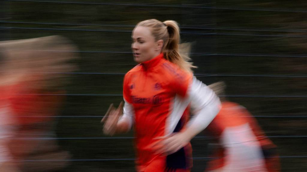 Glódís Perla Viggósdóttir während einer Trainingseinheit der FC Bayern Frauen.