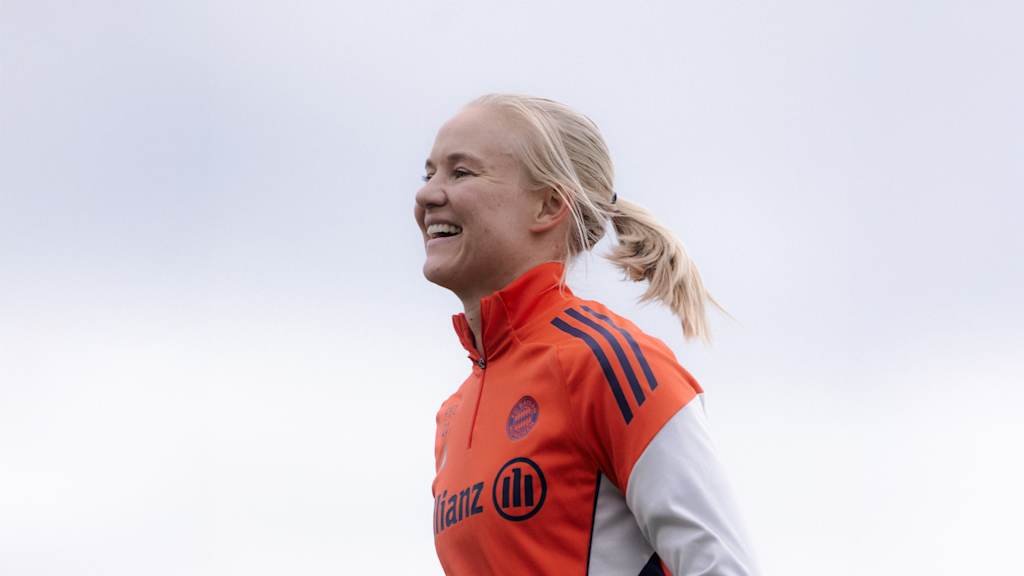 Pernille Harder während einer Trainingseinheit der FC Bayern Frauen.