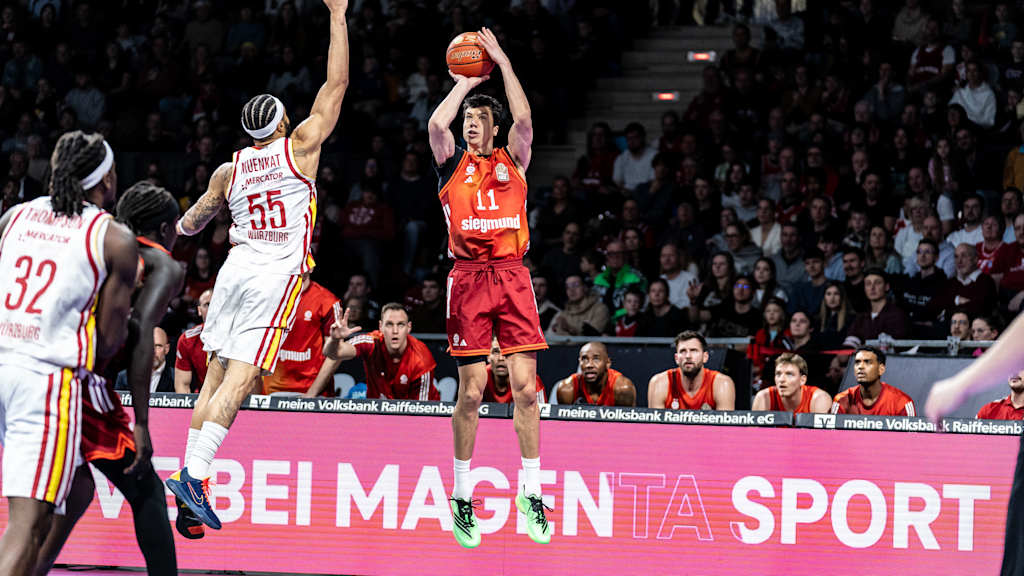 Vladimir Lucic beim Dreierversuch im Hinspiel gegen Würzburg