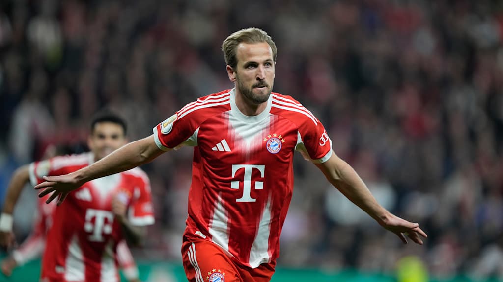 Harry Kane bejubelt sein Tor zum 1:0 im DFB-Pokal-Halbfinale des FC Bayern bei Bayer 04 Leverkusen.