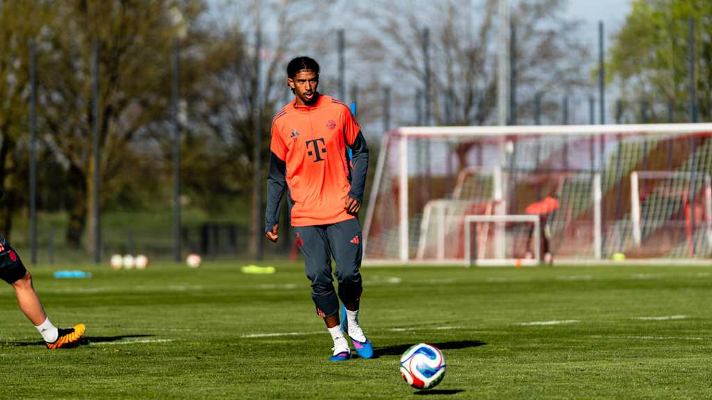 Noah Codjo-Evora passt den Ball.