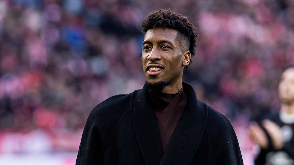 Kingsley Coman wird vor dem Bundesliga-Heimspiel des FC Bayern gegen den FC St. Pauli offiziell verabschiedet.