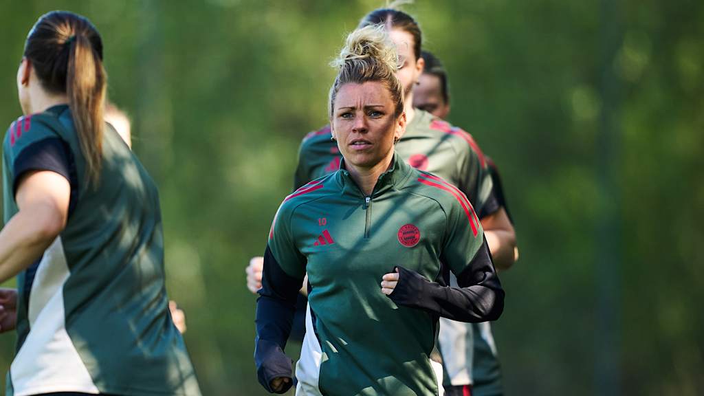 Linda Dallmann während es Abschlusstrainings der FC Bayern Frauen.