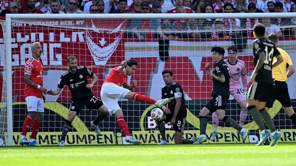 Dominik Kohr schließt ab zum 1:0 im Bundesliga-Spiel des FC Bayern beim 1. FSV Mainz 05