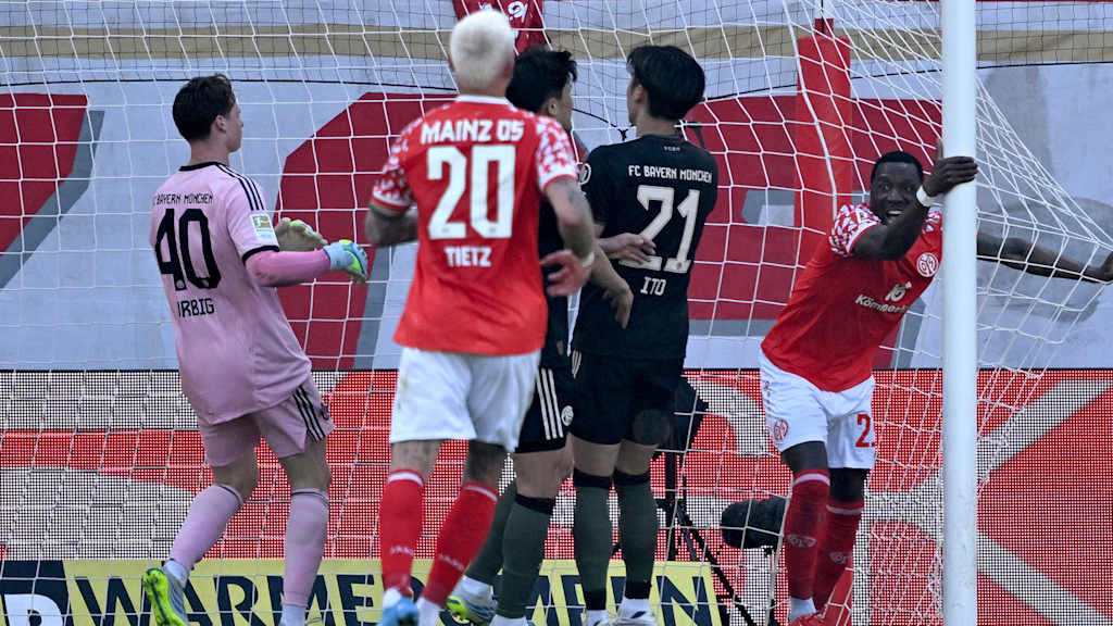 Sheraldo BEcker freut sich über das Mainzer 3:0 im Bundesliga-Spiel des FC Bayern beim 1. FSV Mainz 05