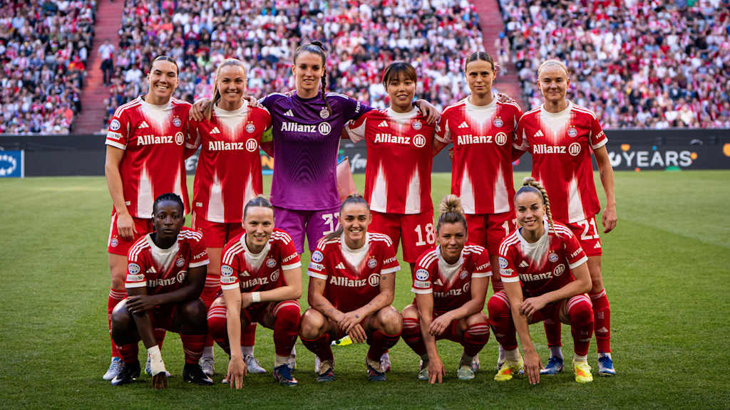 Die Mannschaftsaufstellung der FC Bayern Frauen gegen Barcelona.