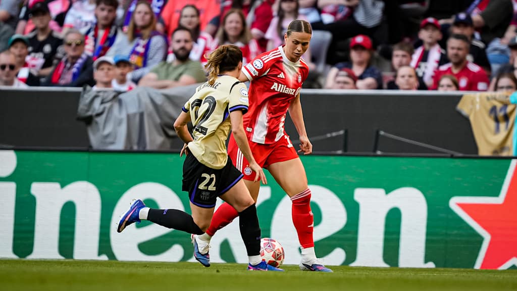 Klara Bühl im Ballbesitz während des Duells gegen Barcelona.