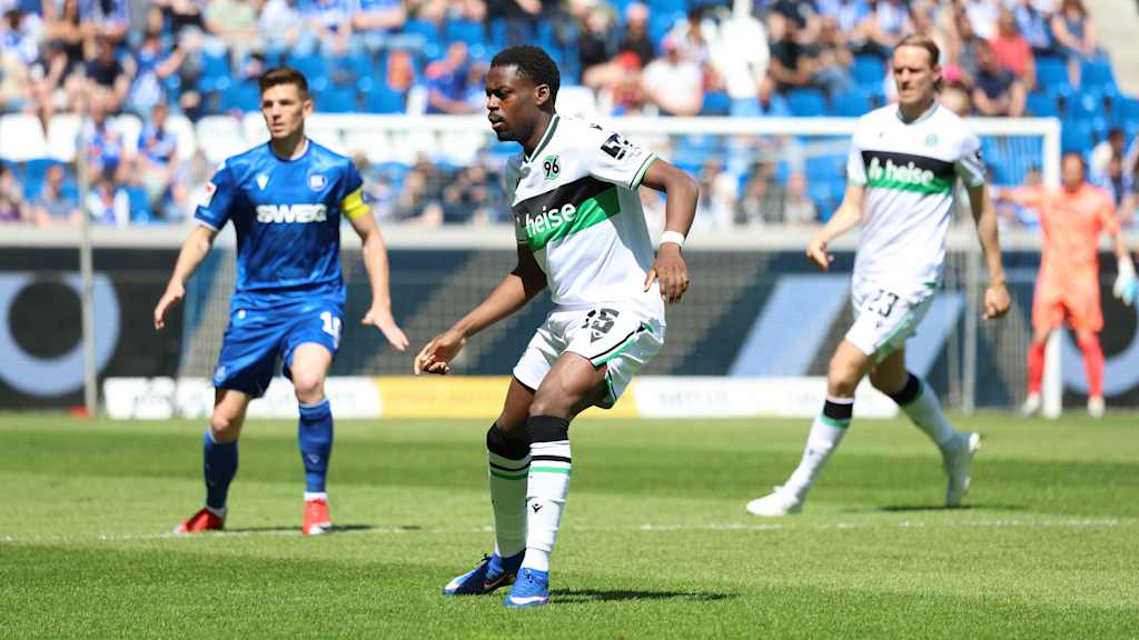 Aseko Nkili erwartete ein Zuspiel.