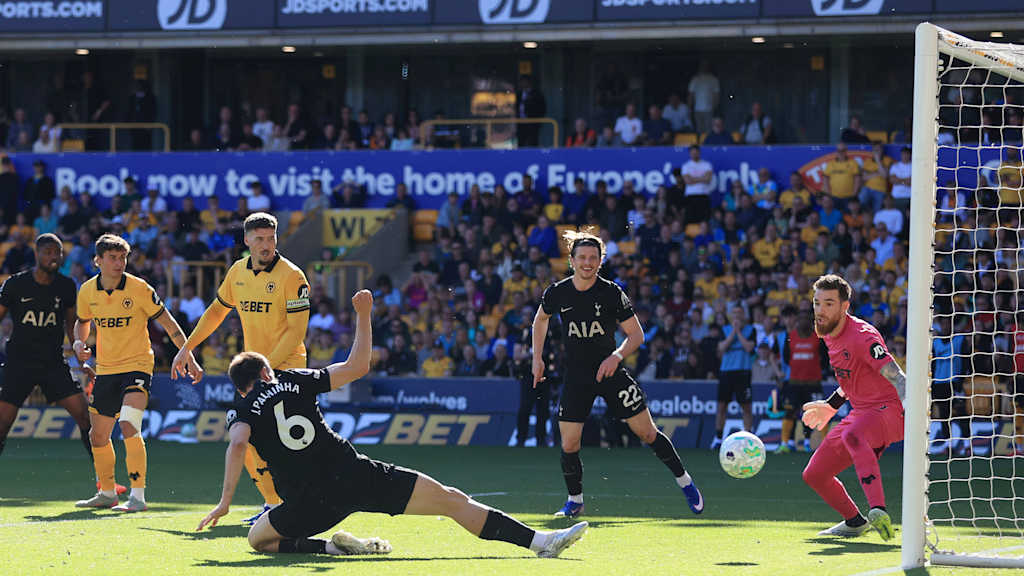 Joao Palhinha liegt am Boden.